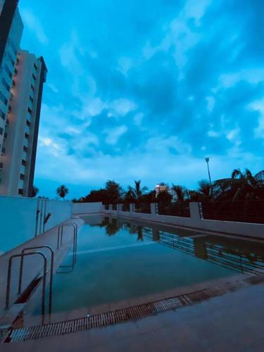 Rajkot Bed & Breakfast | Infinity Penthouse with Pool, Sauna, Gym