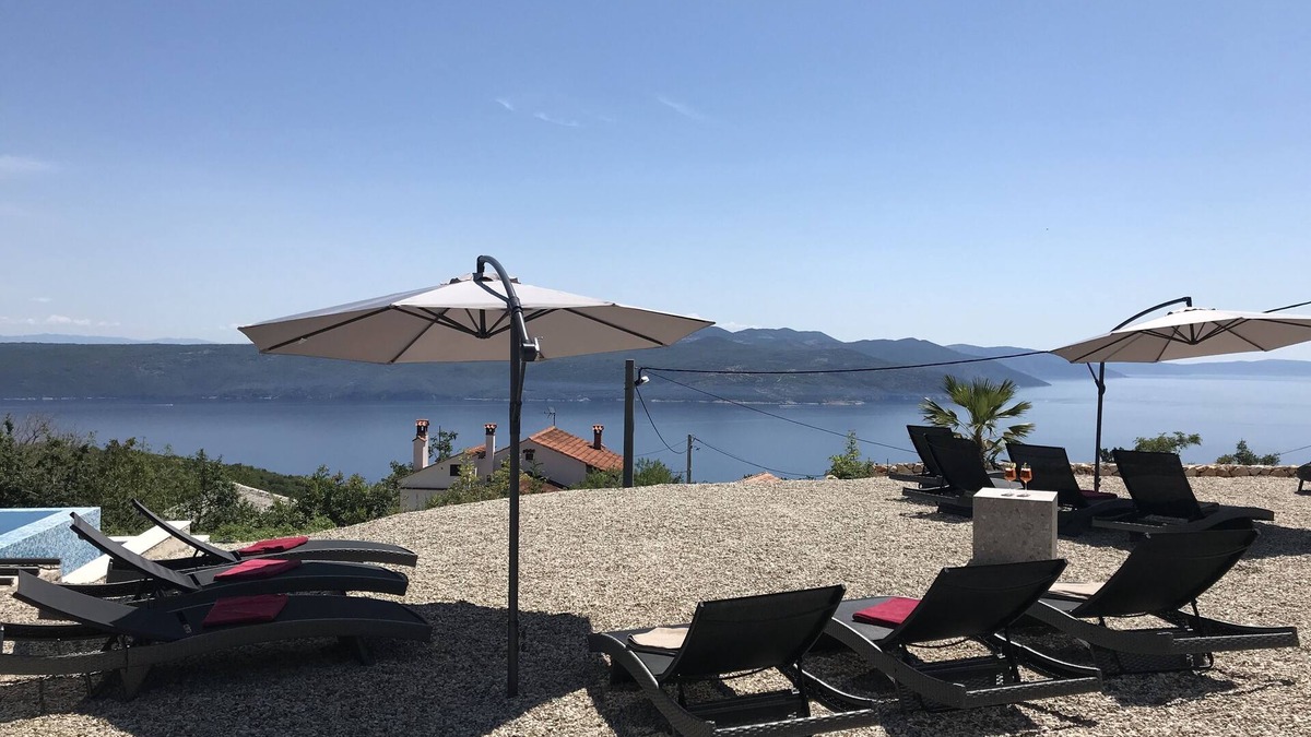 Zagore House | Infinity pool, 3 apartment areas, brand new !