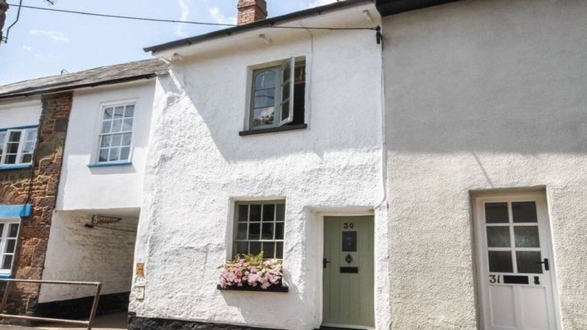 Crediton Cottage | Inglenook Cottage, Crediton, near Exeter - Mid Devon