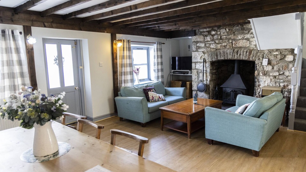 Pyle Cottage | Inglenook Cottage near Porthcawl Town and Beaches