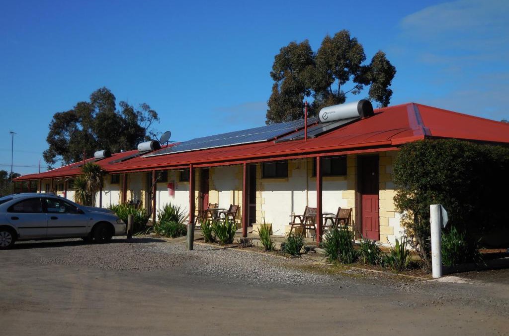 Inglewood Hotel | Inglewood Motel and Caravan Park Victoria