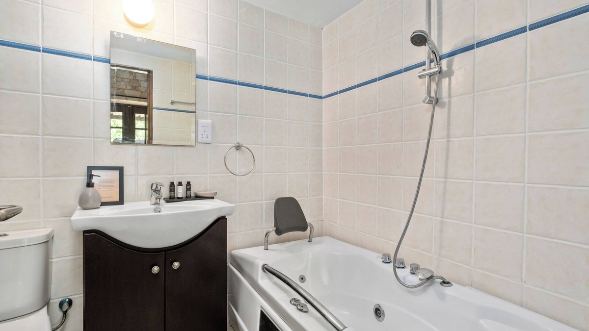 Ineia Apartment | Inia Lara Suites by Nomads