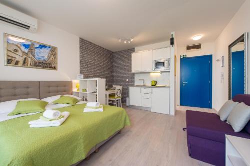 Split Apartment | Ink Apartment