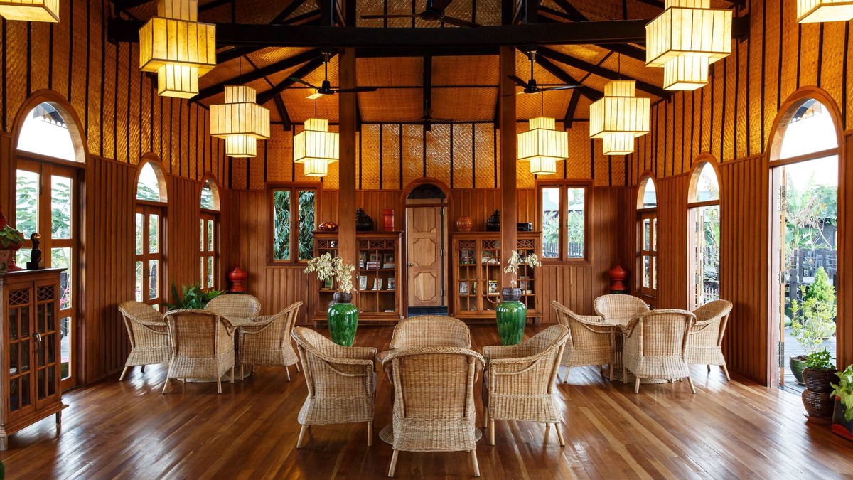Nyaungshwe Hotel | Inle Heritage Stilt House
