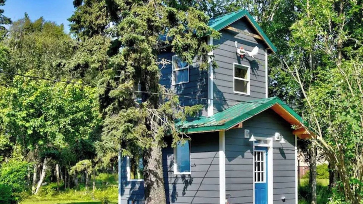 Salamatof House | Inlet View Tiny Home