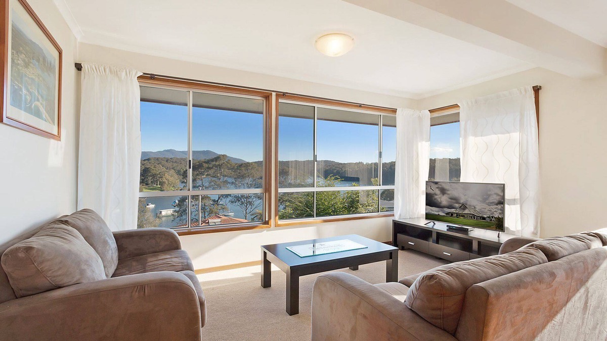 Narooma House | Inlet Views @ The Loop