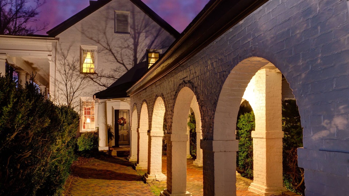 Locust Dale Bed & Breakfast | Inn and Tavern at Meander