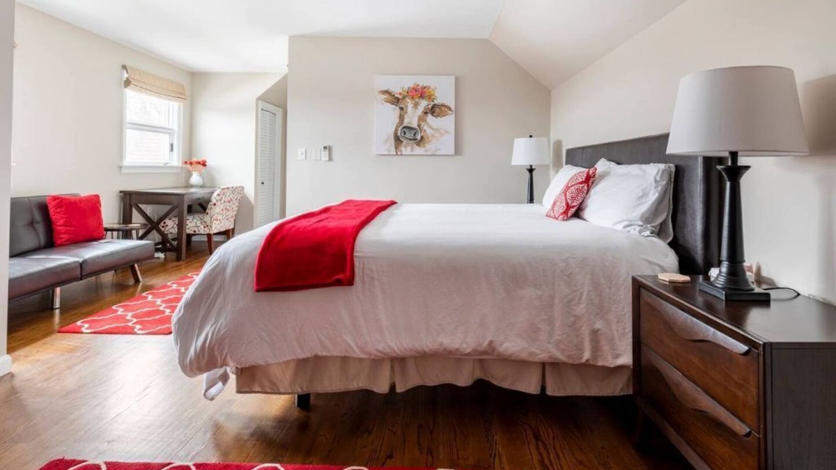 Essex Junction Apartment | Inn at 84 Honeycrisp: 1 King BR private bath with sofa