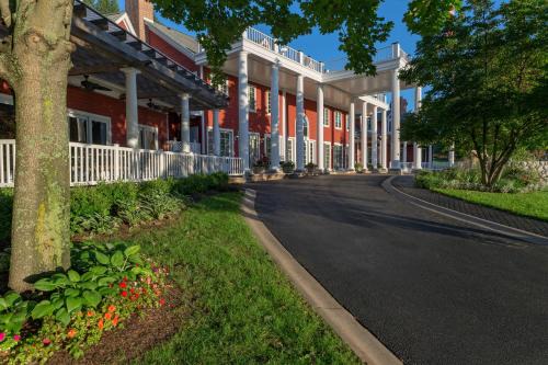 Suttons Bay Hotel | Inn at Black Star Farms
