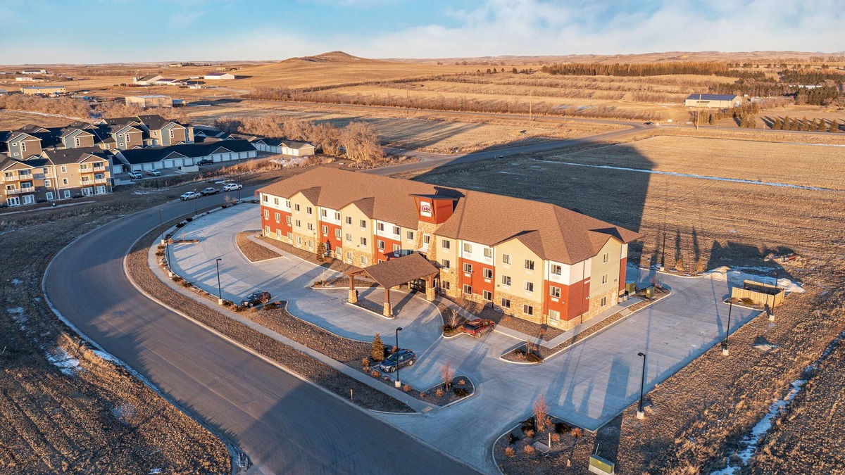 Watford City Hotel | Inn at Hunters Run