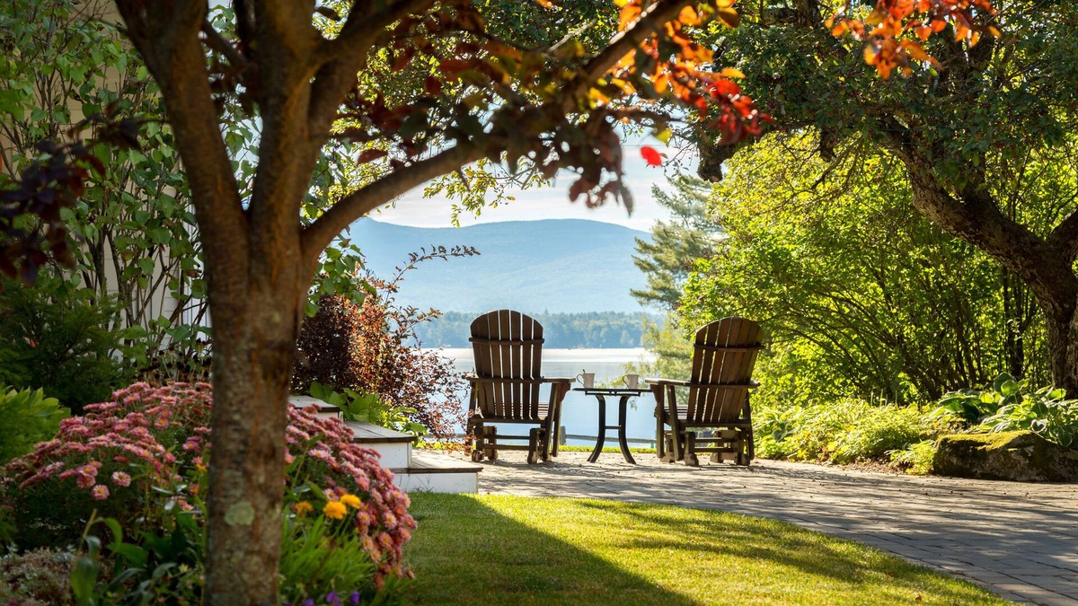 New London Hotel | Inn at Pleasant Lake