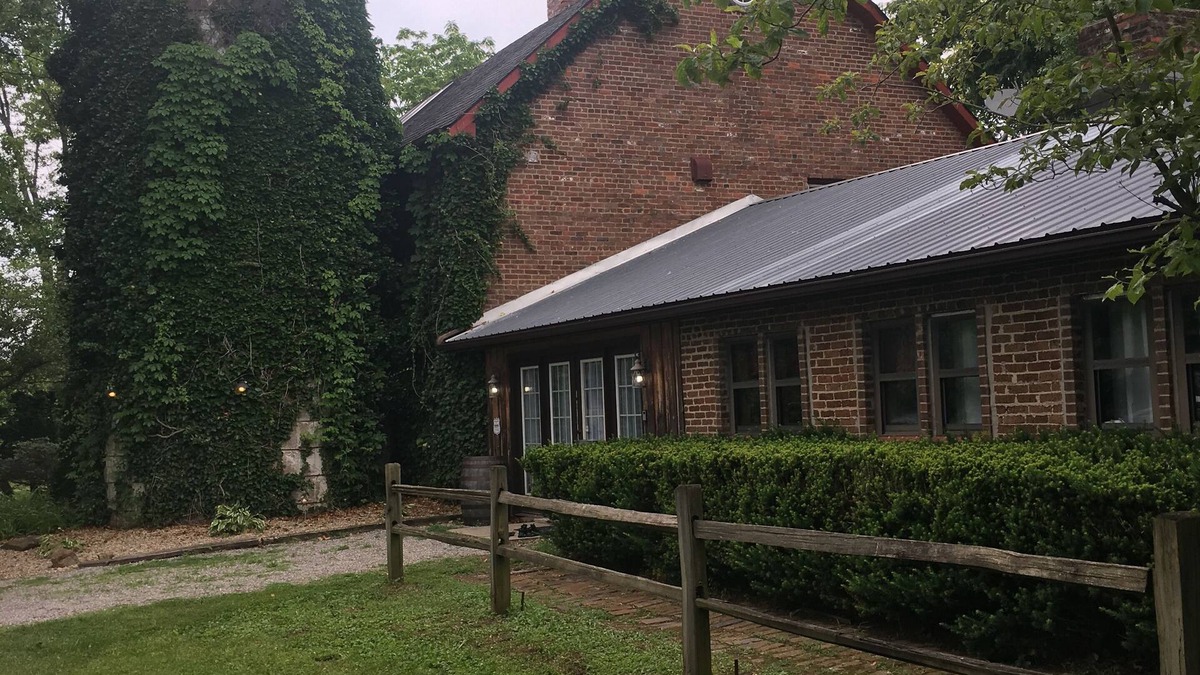 Wellston Apartment | Inn at the Barn Jackson County Ohio