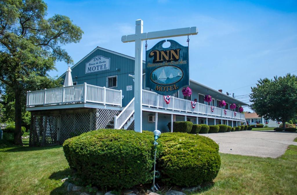 York Beach Hotel | Inn Between the Beaches & Villager