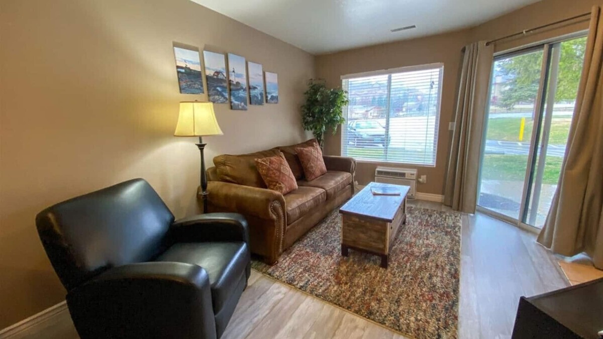 Harbor Village Condo | Inn Building Condo #110 (Pet friendly, free Wi-Fi)