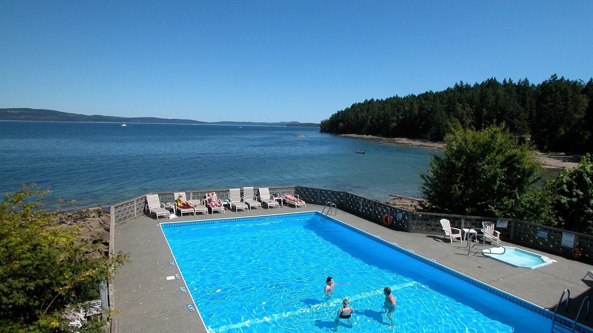 North Oyster Condo | "INN OF THE SEA" : A Vancouver Island Waterfront Vacation Paradise:
