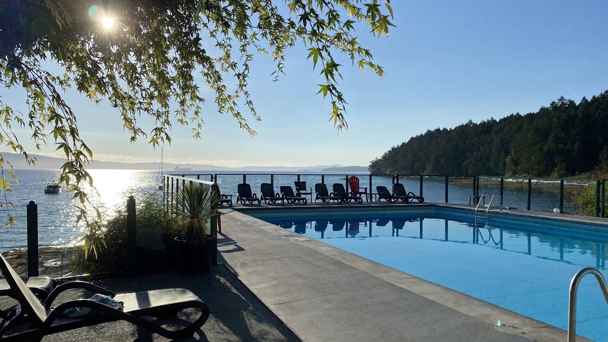 North Oyster Condo | Inn of the Sea Affordable Studio Suite -Oceanfront Pool/Hot Tub & private dock