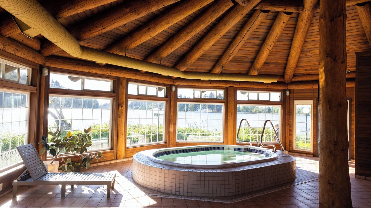 Regional District of Nanaimo Hotel | Inn On Long Lake
