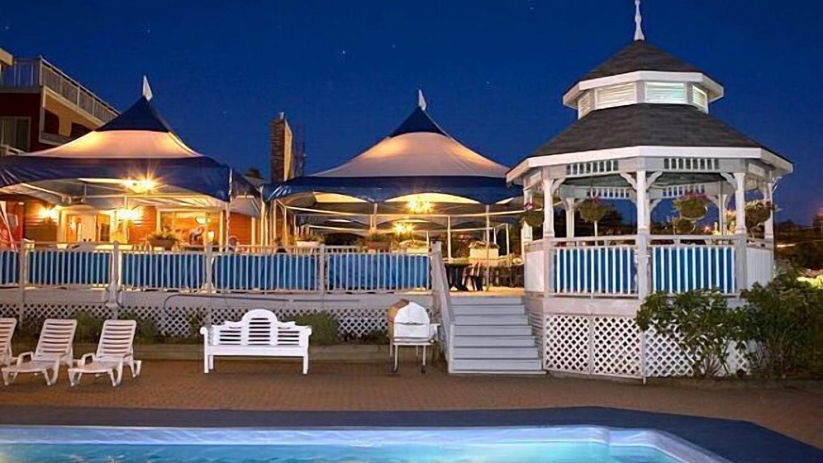 Fall River Hotel | Inn on the Lake