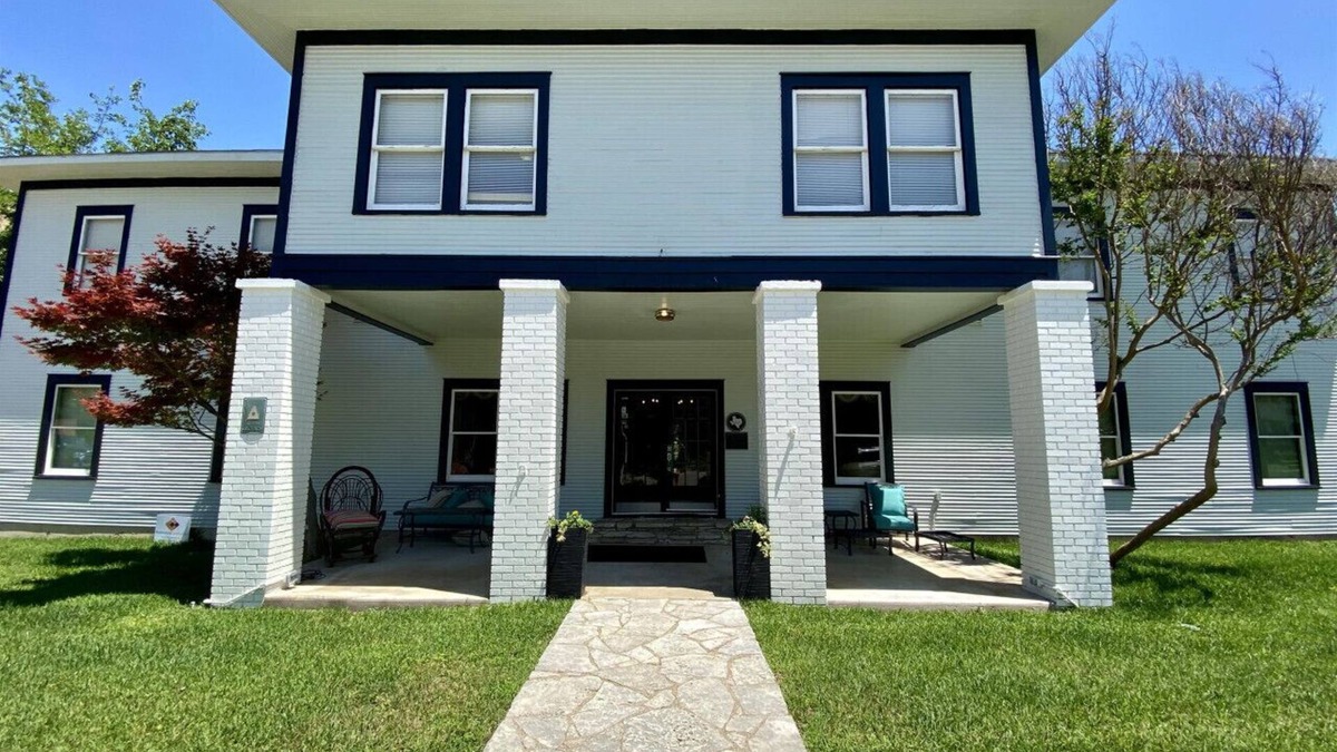 Glen Rose Hotel | Inn on the River Historic Riverside Hotel
