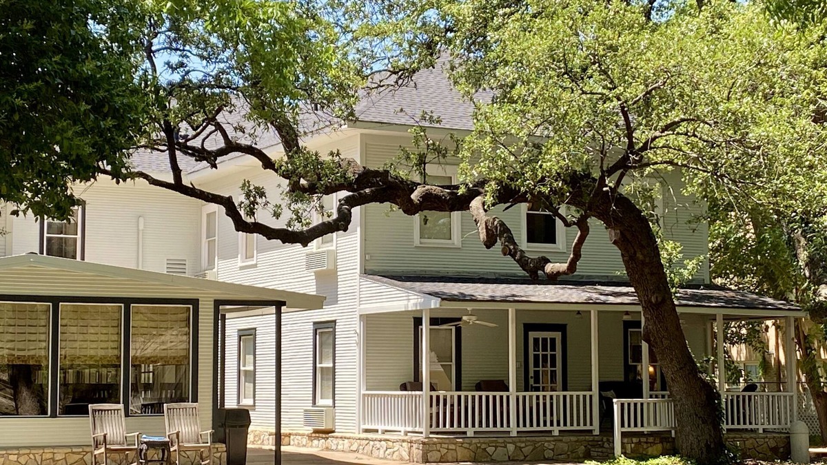 Glen Rose Hotel | Inn On The River