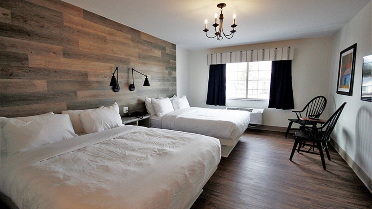 Marine City Hotel | Inn on Water Street