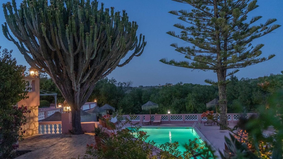 Albardeira House | Inn Seventies Cheap & Chic