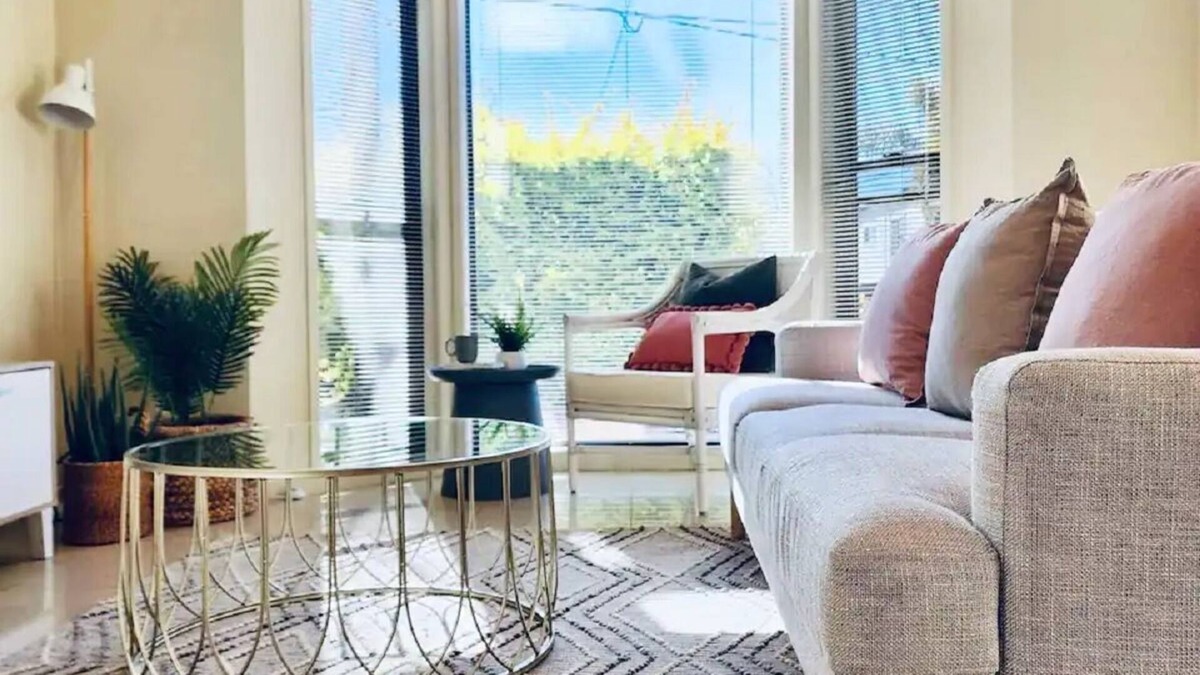 Carina House | Inner City 3 Bedroom 2.5 Bath Parking Wifi