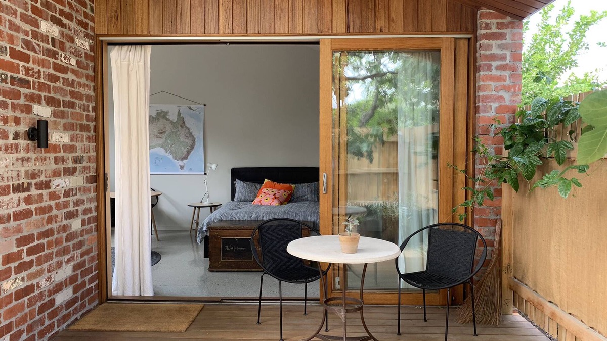 Footscray Apartment | Inner city garden studio in the heart of Footscray