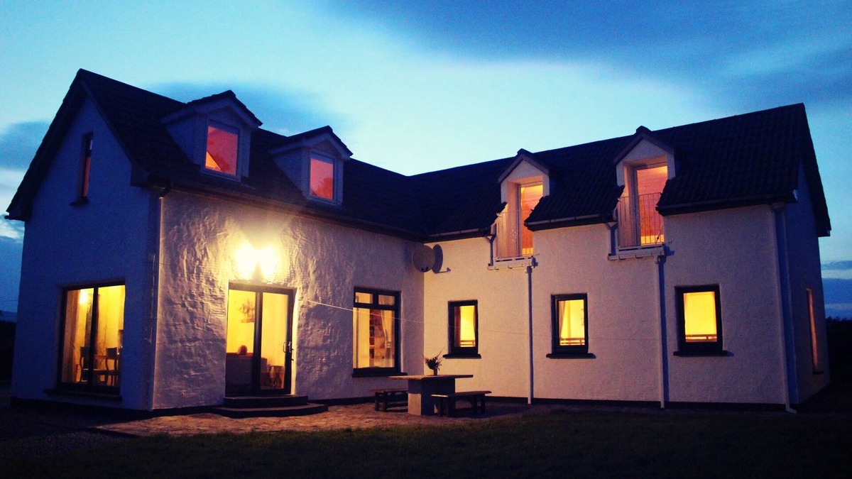 Ballinskelligs Cottage | Innisfree House 4 Bedroom Altantic View AVAILABILITY July 19th - August 2nd