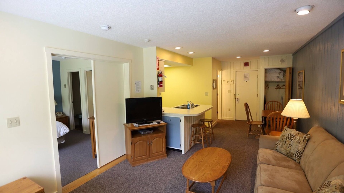 Waterville Valley Condo | Inns of Waterville Valley one bedroom Condo close to Town Square (205)