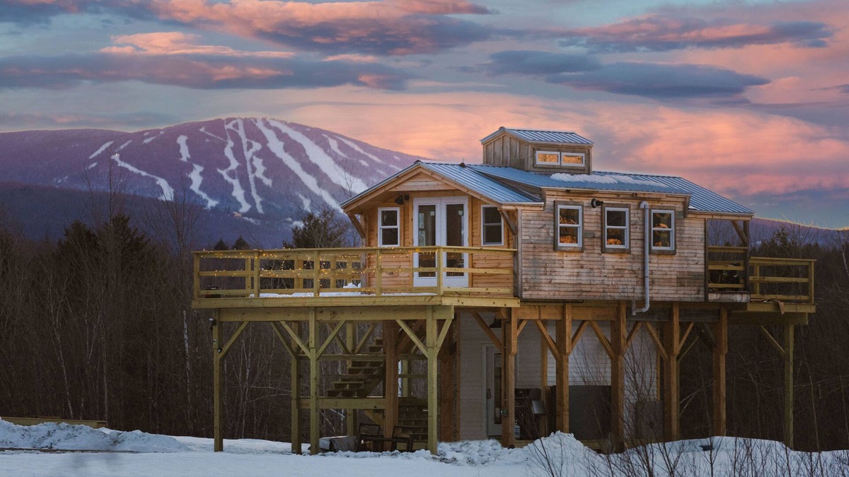 South Londonderry Cabin | Insanely romantic treehouse perched next to a stream and rolling hills.