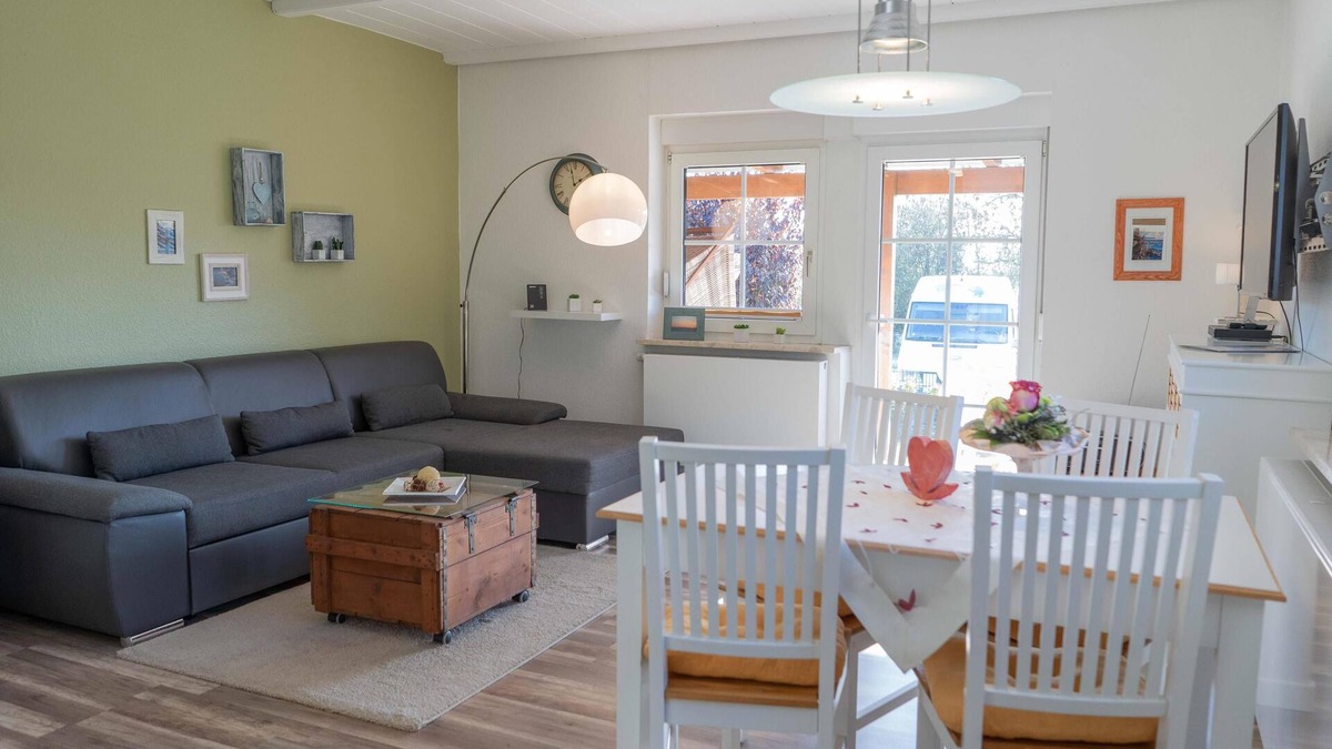 Fehmarn Apartment | Inselblume 57 - vacation home with dog in Meeschendorf