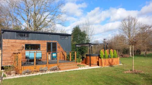 Saint-Christophe-sur-Conde House | INSOLITE La Tiny House du Lutin Many et son Bain Nordique