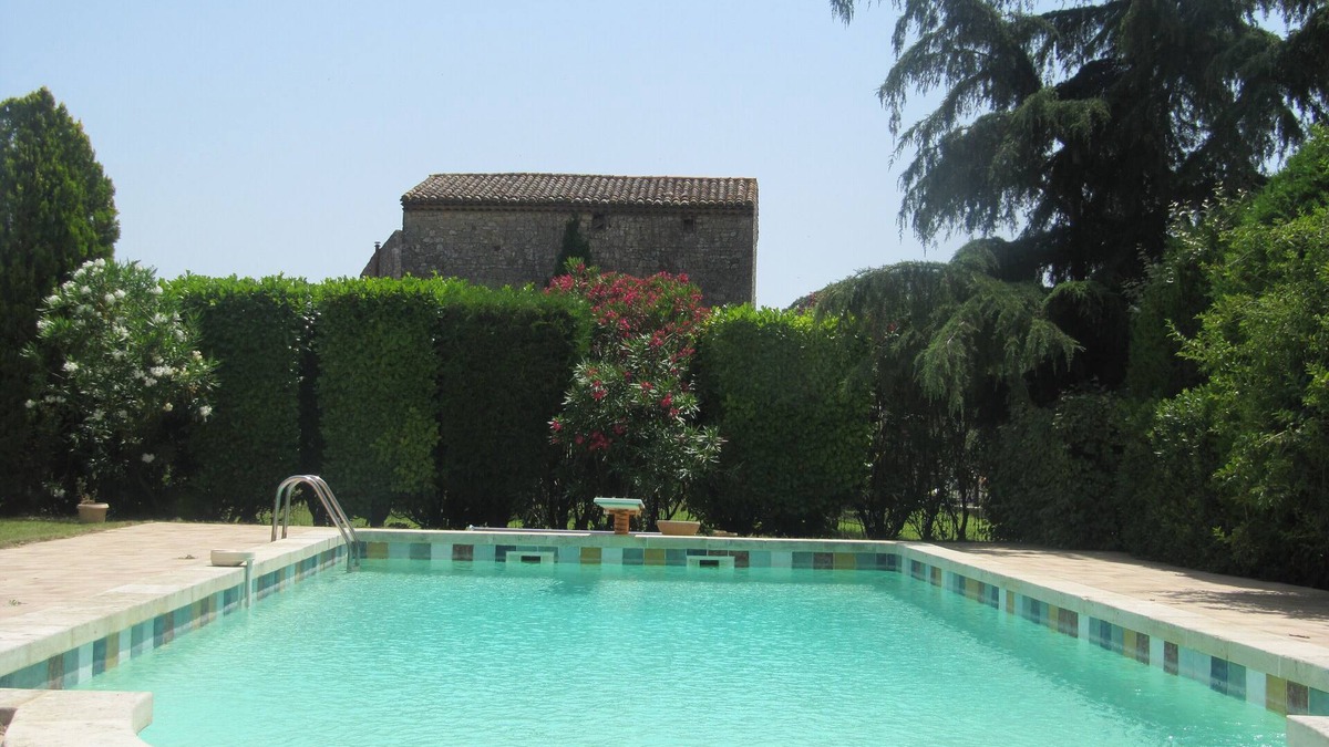 Bourdic Cottage | INSOLITE BOIS & VERDURE/Private swimming pool and tennis court/AUX PORTES D' UZES - LEOZE
