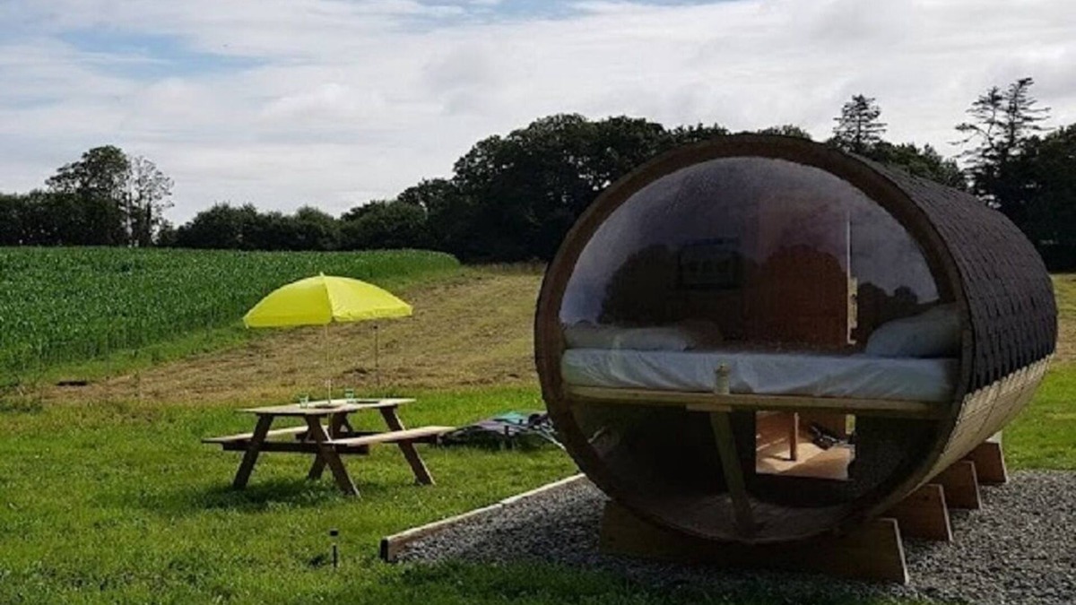 Pouldergat Cabin | Insolite Tonneau Avec Bulle, en Forêt