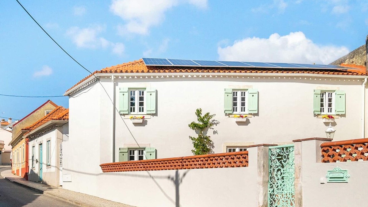 Leiria House | Inspiring and Cozy 1899's House, Queen Size Bed