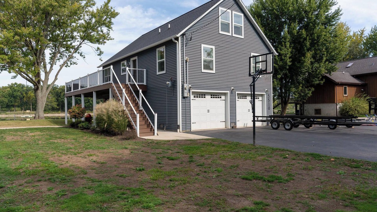 Holcomb House | Instagram-Worthy Rock River Cabin
