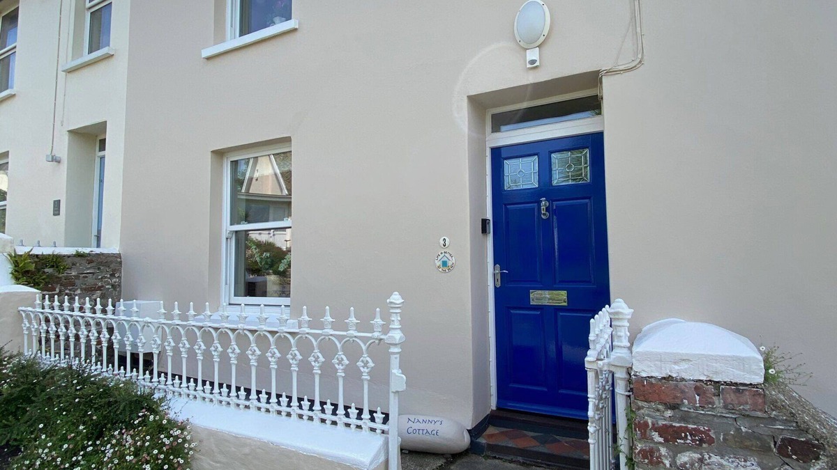 Instow Cottage | Instow period cottage, sleeps 6, close to beach, dog friendly