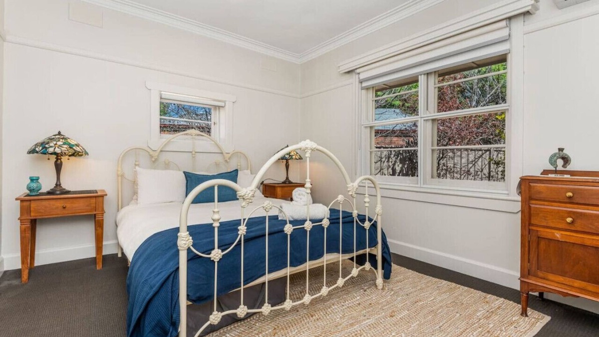 Golden Square House | Insurance Work stays-Pet Friendly-Heating- Netflix