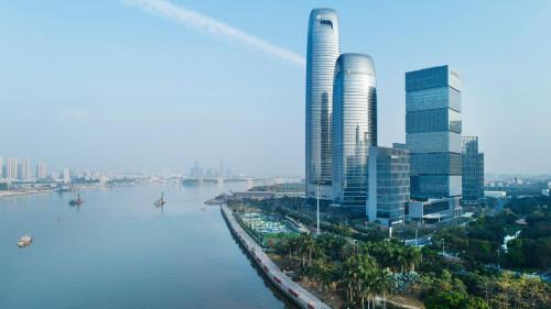 Pazhou Residential District Hotel | InterContinental Guangzhou Exhibition Center by IHG - Free shuttle between hotel and Exhibition Center during Canton Fair & Exhibitor registration Counter