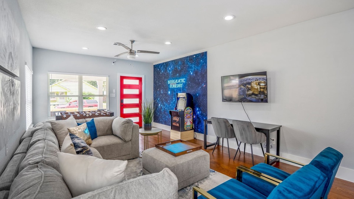 Greater East End House | Intergalactic Abode at East Downtown