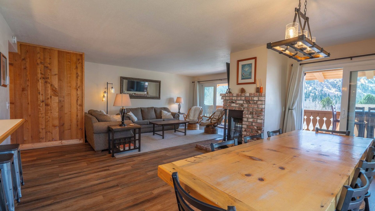 June Lake Condo | Interlaken #17 3 BEDROOM, 3 BATH, NEWLY REMODELED END UNIT