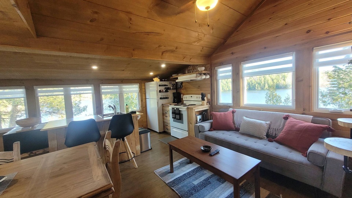 Val-des-Monts Ski Chalet | Intimate Cottage plus Loft with Epic Lake Views