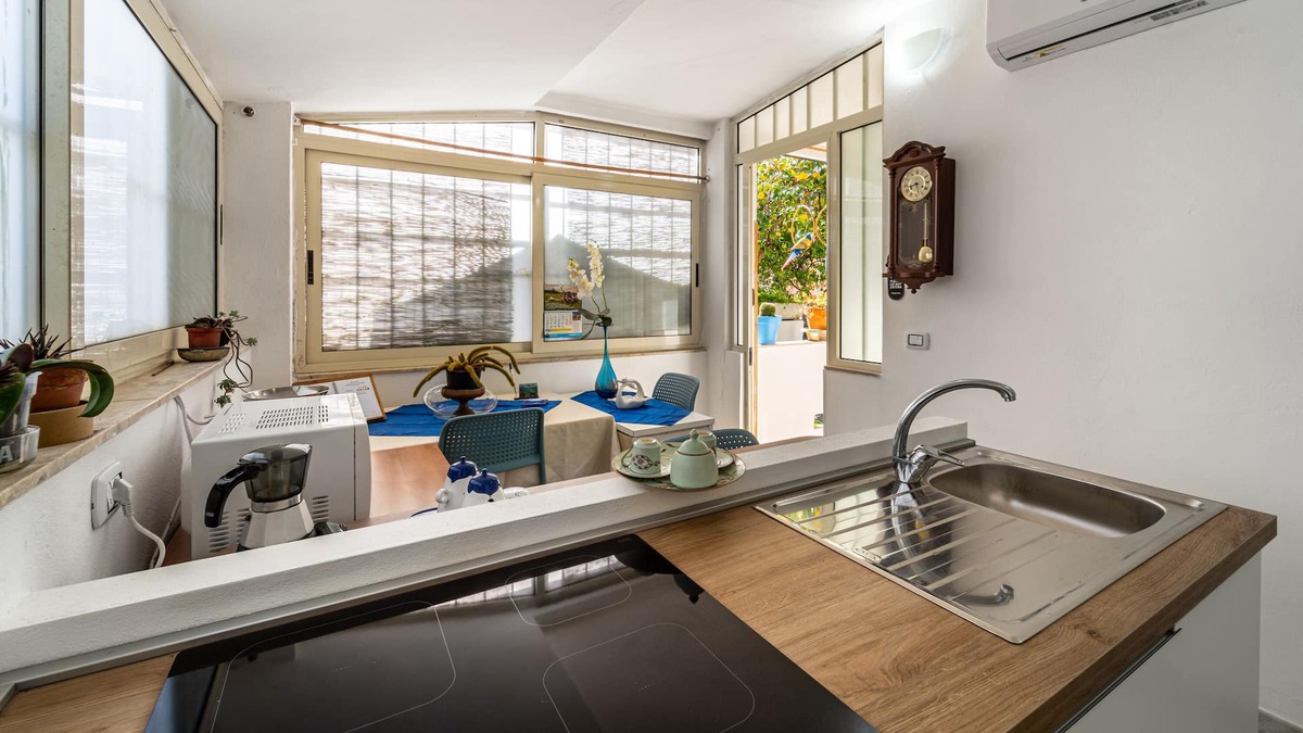 Carbonia House | Intimate, quiet studio apartment with a small living room and equipped kitchen