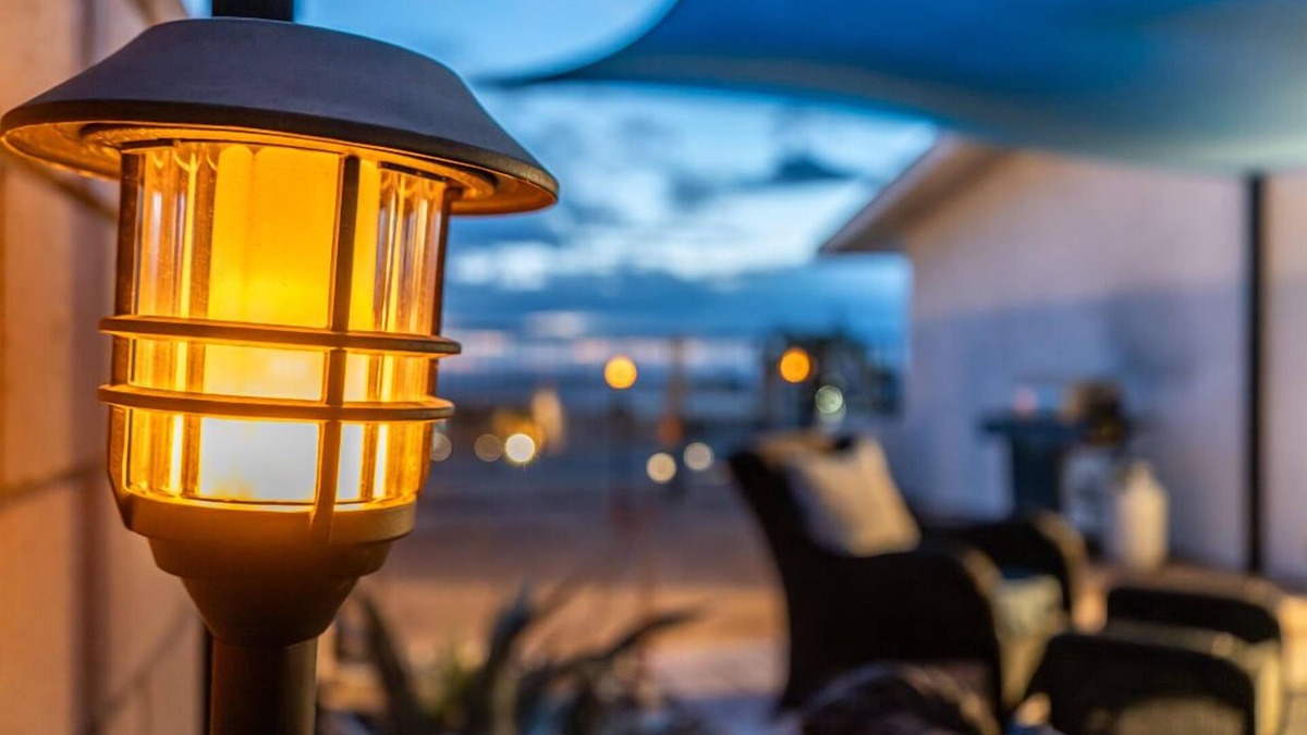 Lake Havasu City House | Intimate retreat for two with star gazing from the spa.
