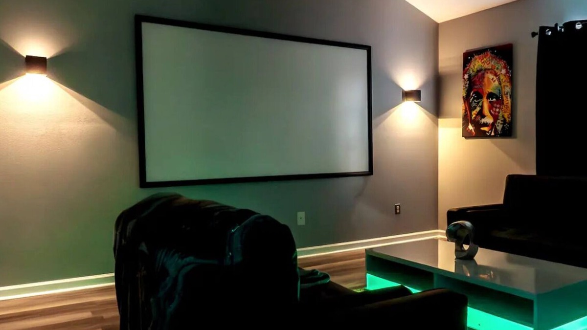 Greensboro House | Intimate stay&private community w/theatre room mins from downtown&close to lake!