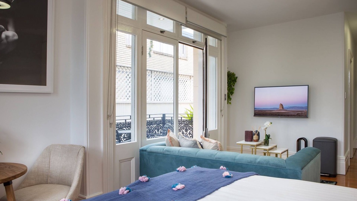 Glebe Apartment | Intimate Studio Apartment with Balcony in Glebe