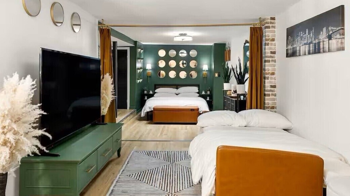 West New York Apartment | Intimate Studio Retreat along NYC Skyline & Hudson River: Spectacular Views