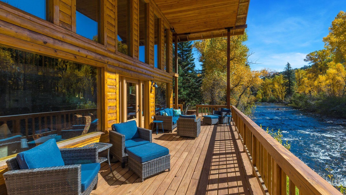 South Fork House | Intown Hidden Gem Overlooking the South Fork River/20 minutes to Wolf Creek