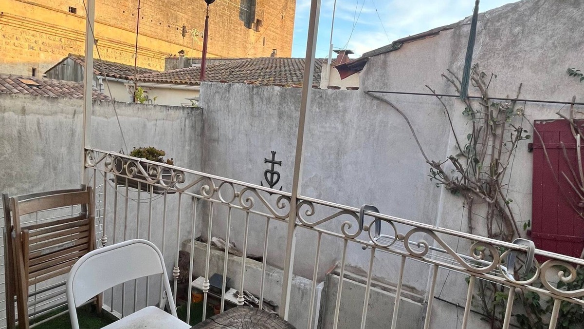 Aigues-Mortes Apartment | Intra-muros- Appartement Avec Balcon et Carte Parking